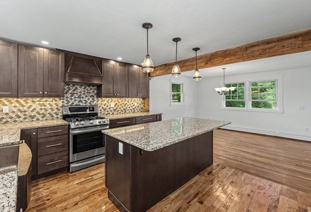 28 Carrington Ave, Dracut, MA 01826