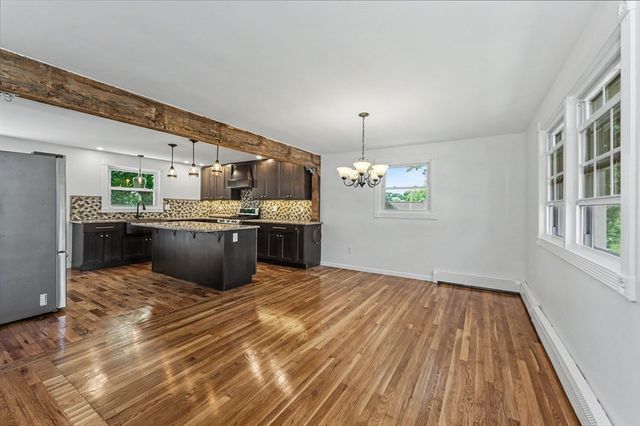 28 Carrington Ave, Dracut, MA 01826