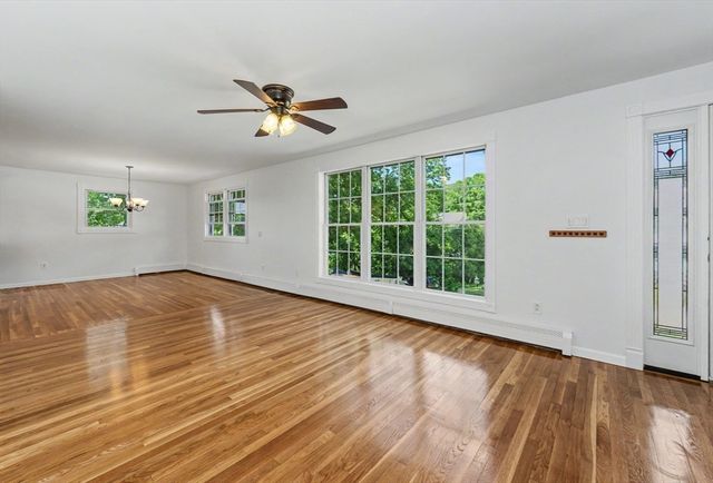 28 Carrington Ave, Dracut, MA 01826