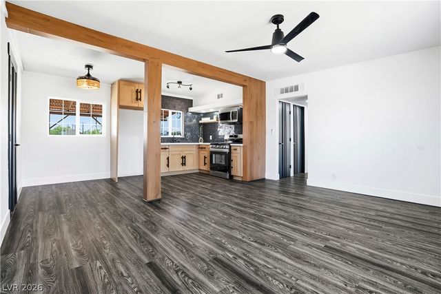 1809 Oakwood Avenue, North Las Vegas, NV 89030