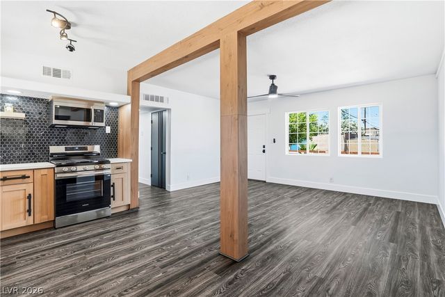 1809 Oakwood Avenue, North Las Vegas, NV 89030