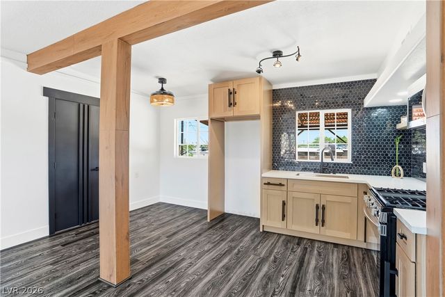 1809 Oakwood Avenue, North Las Vegas, NV 89030