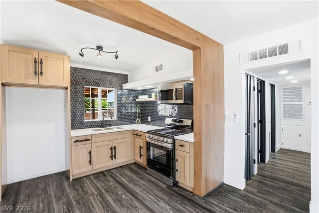1809 Oakwood Avenue, North Las Vegas, NV 89030