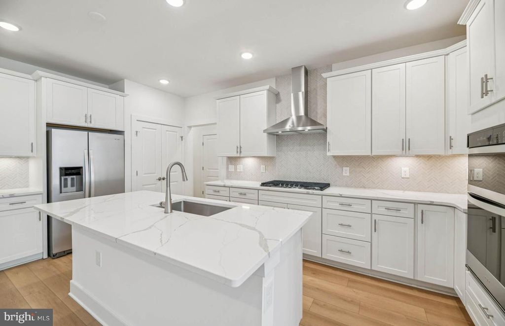 6172 AMBER LN, Haymarket, VA 20169