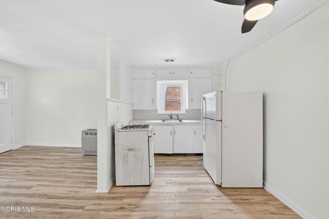 1464 Sunshine Street, Oregon, OH 43616