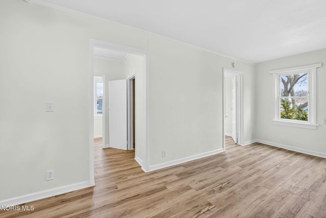 1464 Sunshine Street, Oregon, OH 43616