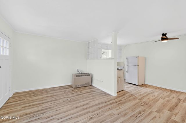 1464 Sunshine Street, Oregon, OH 43616