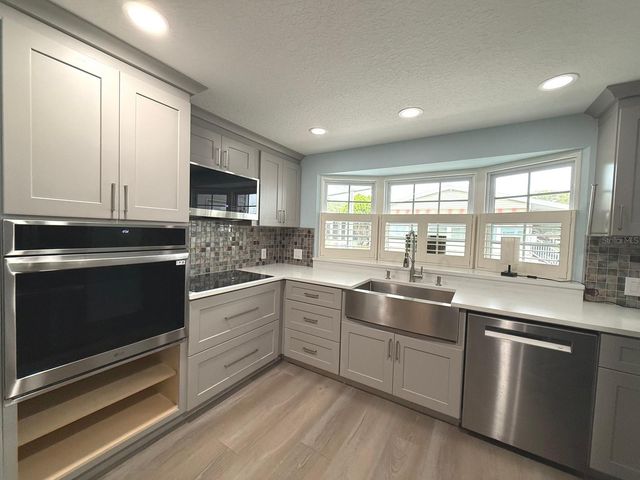 725 SUGAR PALM STREET, Largo, FL 33778