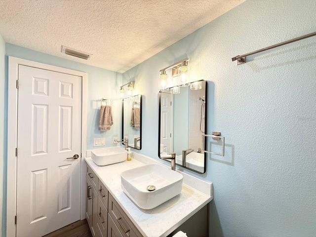 725 SUGAR PALM STREET, Largo, FL 33778