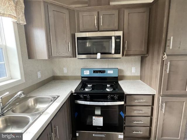409 OAK DR, Green Lane, PA 18054