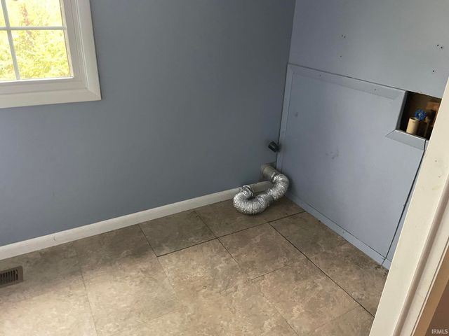 1916 W James Drive, Marion, IN 46952