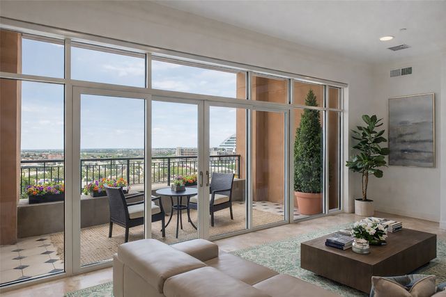 2828 Hood Street 907, Dallas, TX 75219