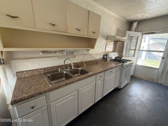 1523 W Oak St, Louisville, KY 40210