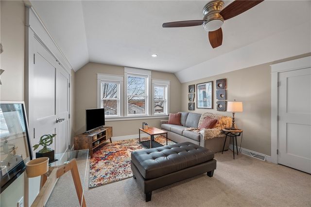 706 Ivy St Unit 2, Shadyside, PA 15232