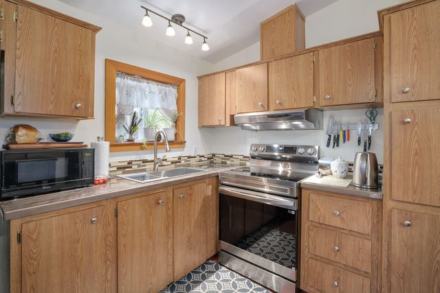 208 Chestnut Lane, Grants Pass, OR 97526