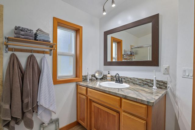 208 Chestnut Lane, Grants Pass, OR 97526