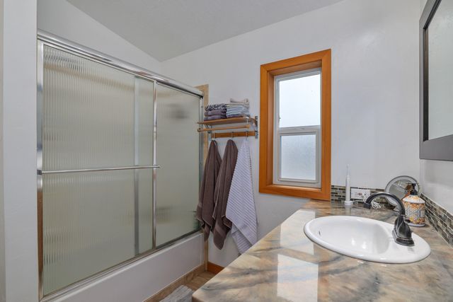 208 Chestnut Lane, Grants Pass, OR 97526