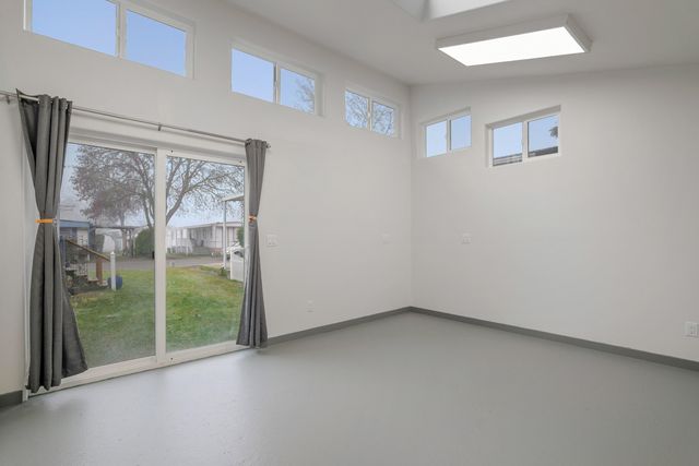 208 Chestnut Lane, Grants Pass, OR 97526