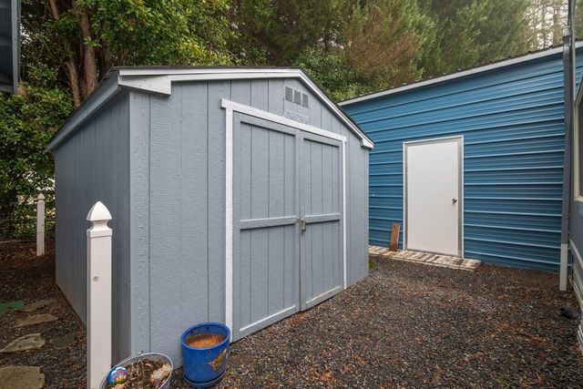 208 Chestnut Lane, Grants Pass, OR 97526