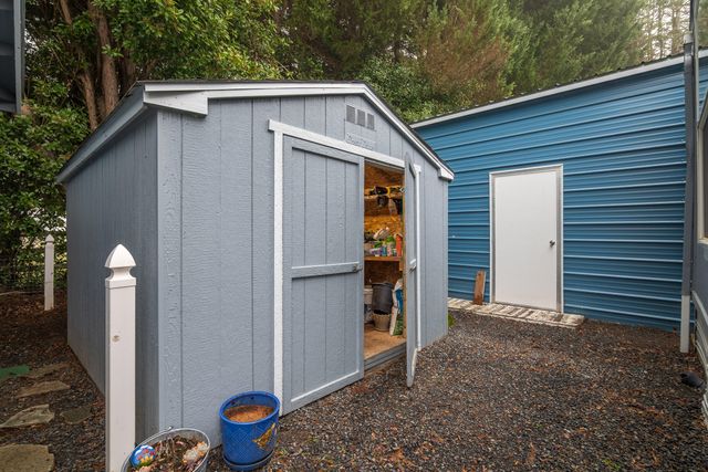 208 Chestnut Lane, Grants Pass, OR 97526