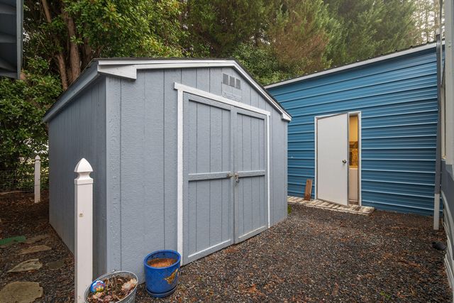 208 Chestnut Lane, Grants Pass, OR 97526