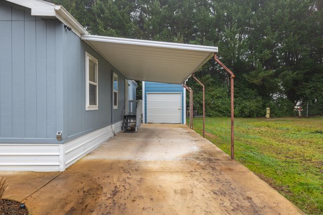 208 Chestnut Lane, Grants Pass, OR 97526