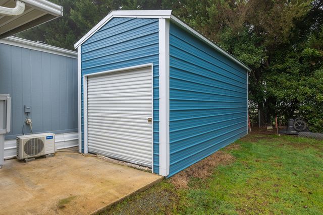 208 Chestnut Lane, Grants Pass, OR 97526