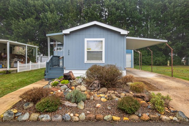 208 Chestnut Lane, Grants Pass, OR 97526