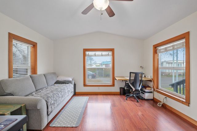 208 Chestnut Lane, Grants Pass, OR 97526