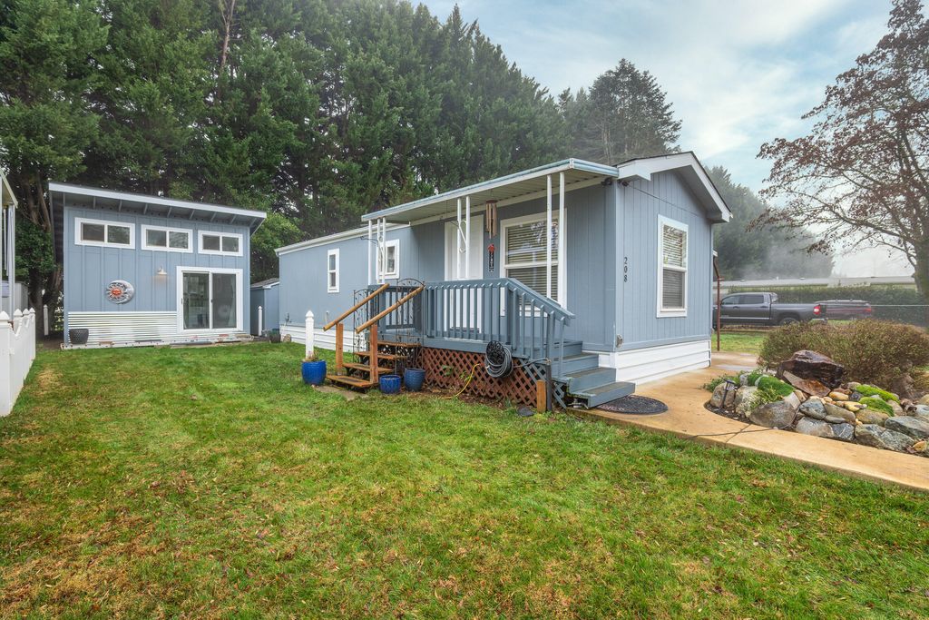 208 Chestnut Lane, Grants Pass, OR 97526