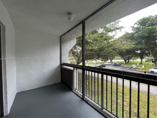 701 N Pine Island Road 202, Plantation, FL 33324