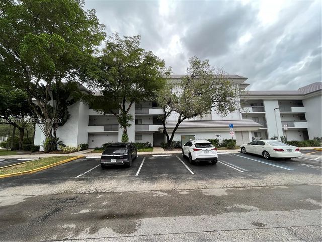701 N Pine Island Road 202, Plantation, FL 33324