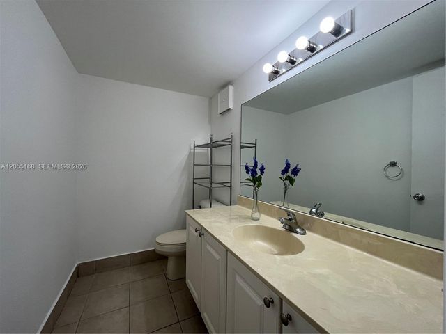 701 N Pine Island Road 202, Plantation, FL 33324