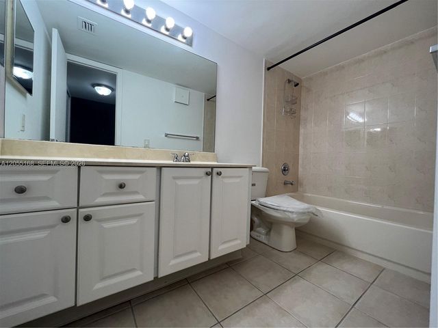 701 N Pine Island Road 202, Plantation, FL 33324