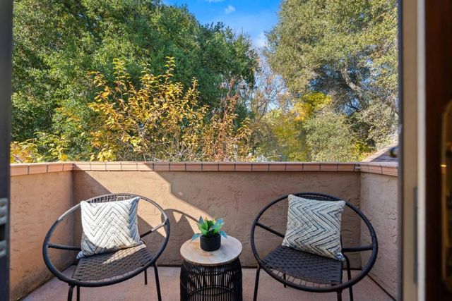 90 Walnut Avenue, Atherton, CA 94027