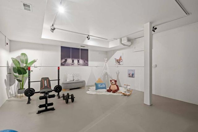 90 Walnut Avenue, Atherton, CA 94027