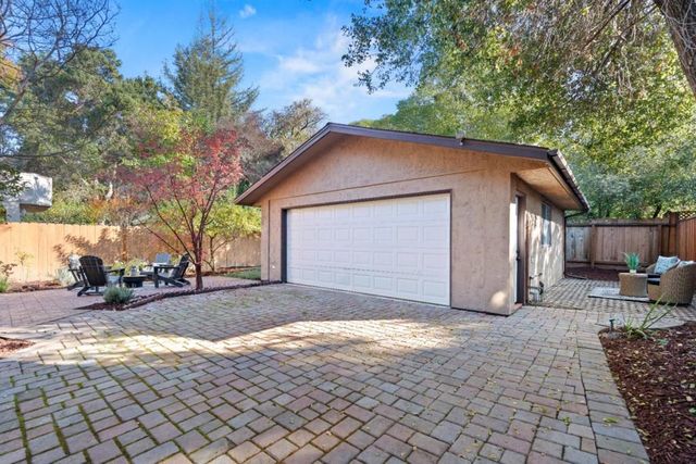 90 Walnut Avenue, Atherton, CA 94027