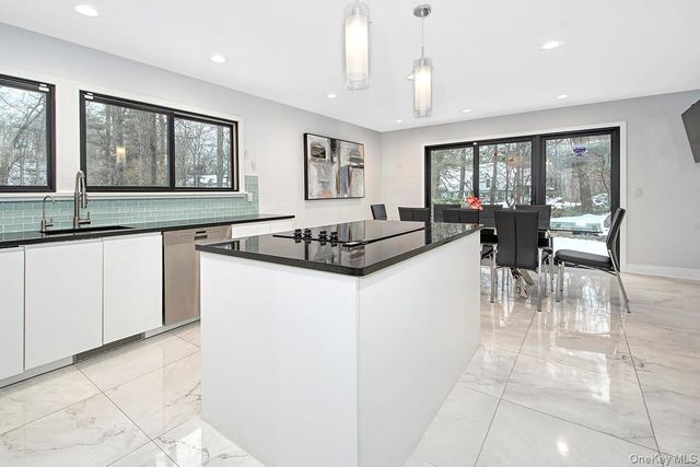 2 Whippoorwill Close, Chappaqua, NY 10514