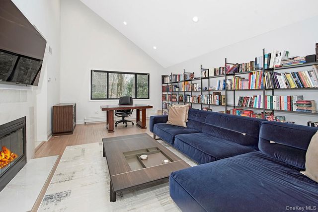 2 Whippoorwill Close, Chappaqua, NY 10514