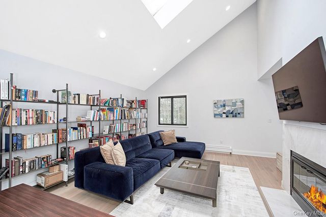 2 Whippoorwill Close, Chappaqua, NY 10514