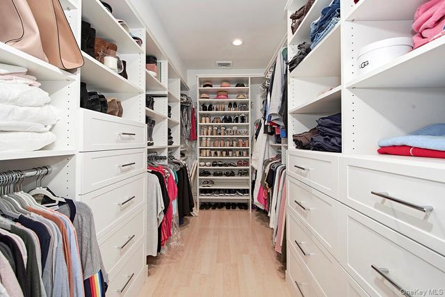 2 Whippoorwill Close, Chappaqua, NY 10514