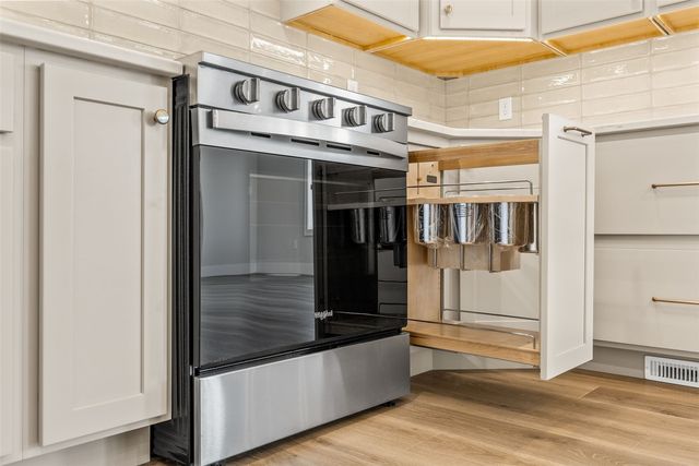 980 17th Ave SW, Mt Vernon, IA 52314