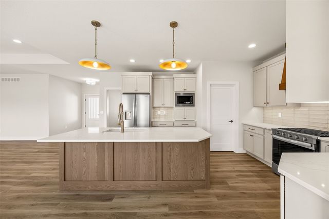 980 17th Ave SW, Mt Vernon, IA 52314