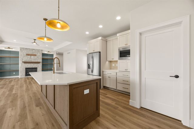 980 17th Ave SW, Mt Vernon, IA 52314