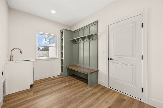 980 17th Ave SW, Mt Vernon, IA 52314