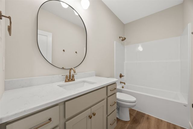 980 17th Ave SW, Mt Vernon, IA 52314