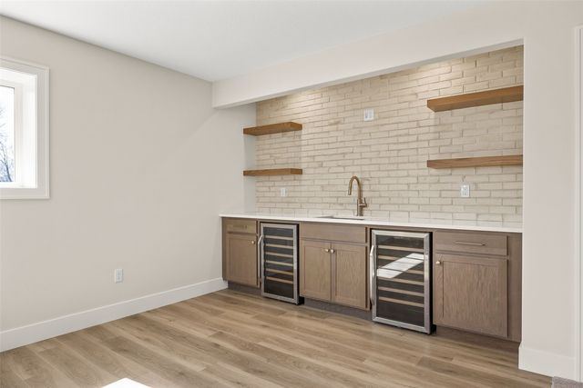 980 17th Ave SW, Mt Vernon, IA 52314