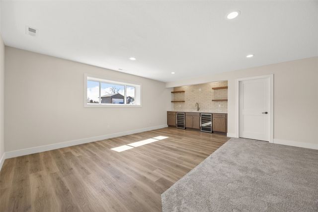 980 17th Ave SW, Mt Vernon, IA 52314