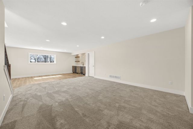 980 17th Ave SW, Mt Vernon, IA 52314