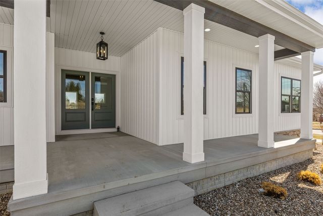 980 17th Ave SW, Mt Vernon, IA 52314